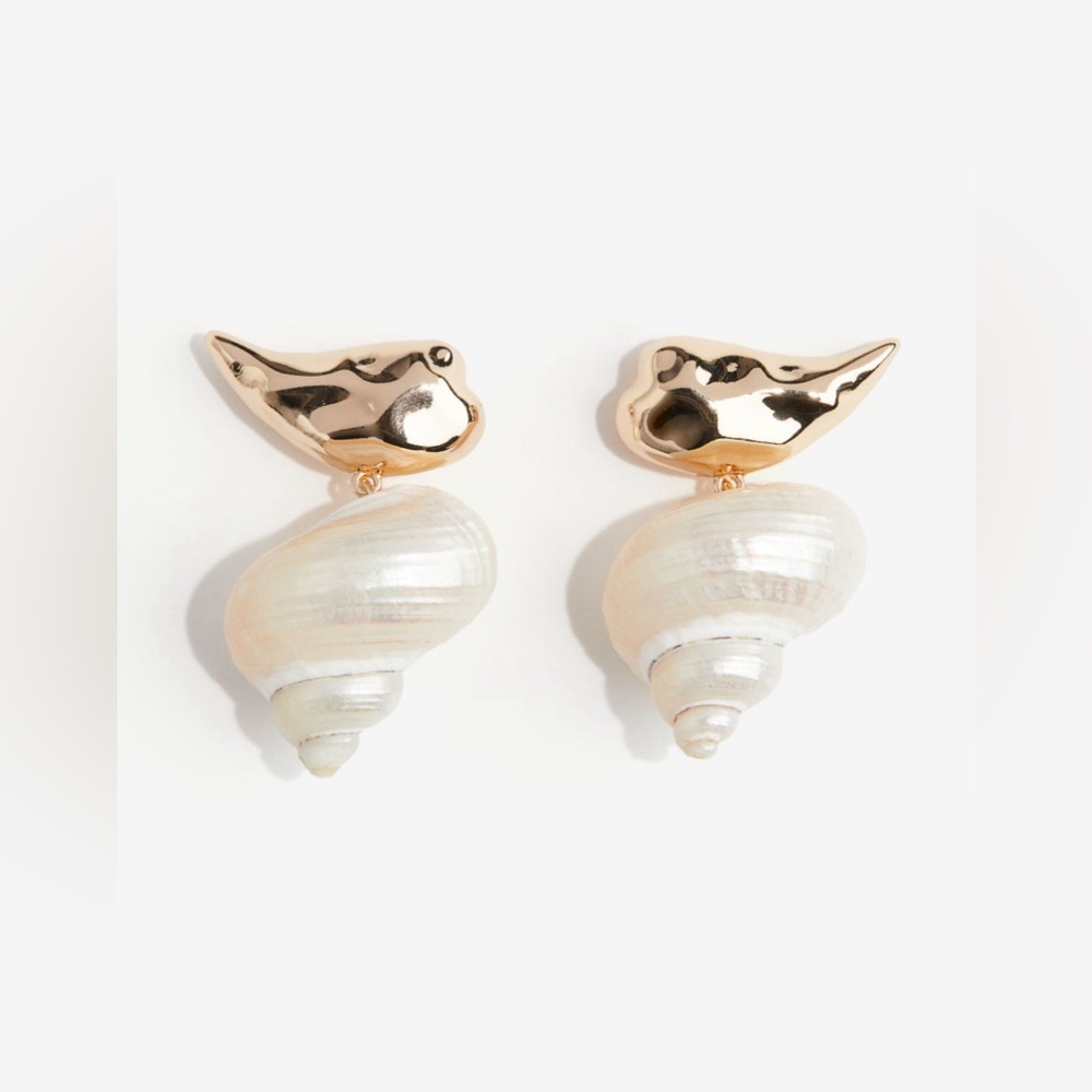 NWT H&M Seashell Pendant Earrings